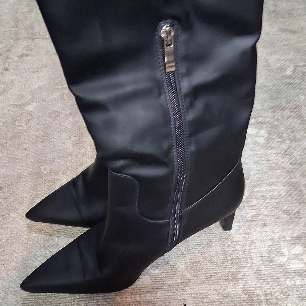 Elegant Black Heeled Boots - Picture 6 of 7